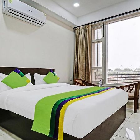 Treebo Kamron Regency Sector 80 Hotel Mohali Ngoại thất bức ảnh